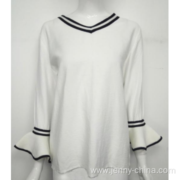 Long-sleeved Tops with V-neck and lotus sleeve design